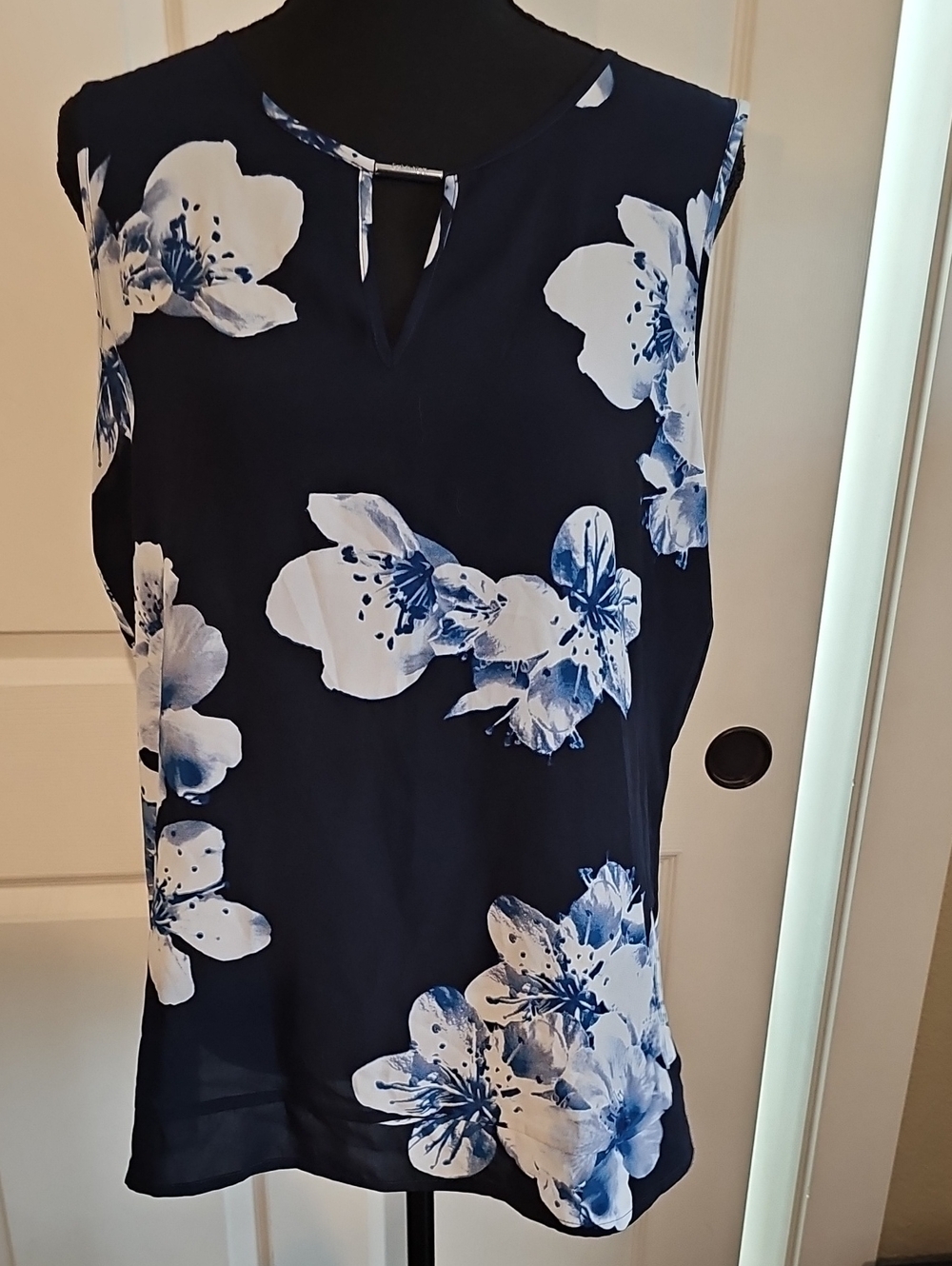 Calvin Klein Navy Blue and White Floral Keyhole Sleeveless Blouse